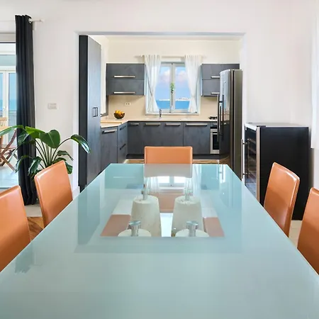 Sarah سافودغيا