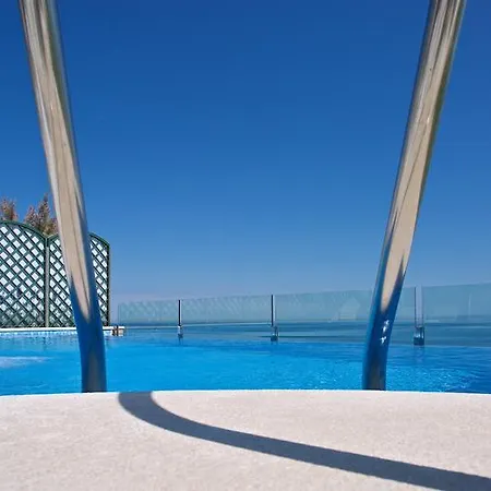 Sarah سافودغيا